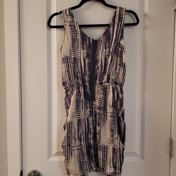 Woman's size small dress - Picture 3 of 3